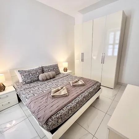 1 Bedroom In Sliema, Malta Appartamento *